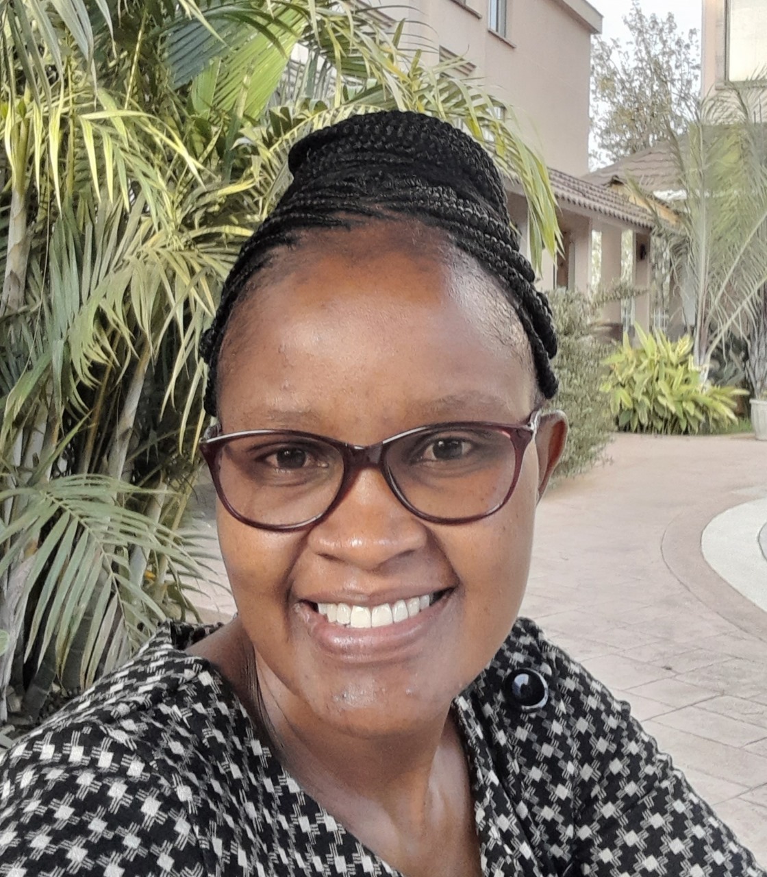 KIRATU, Beth Nyambura